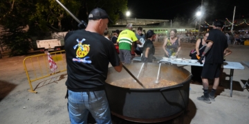 El secret d’un bon estofat de bou de festa major, a Sant Jaume d’Enveja i Camarles