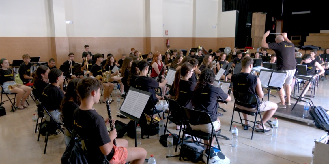La Banda Simfònica de la Diputació assaja a Rasquera dos concerts que farà a Amposta i l’Hospitalet