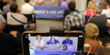 Èric Casals, i Alba Maestro guanyen la prova llarga de la 22ª Baixada del Renaixement nedant pel riu Ebre