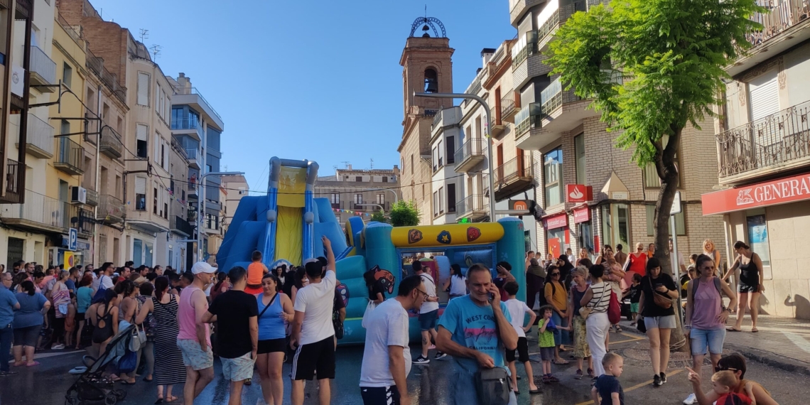 Festa de l’aigua i de l’escuma amb “MEGALODÓN” a la Festa Major de Roquetes