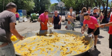 Menjada popular de Paella a la Festa Major de Roquetes