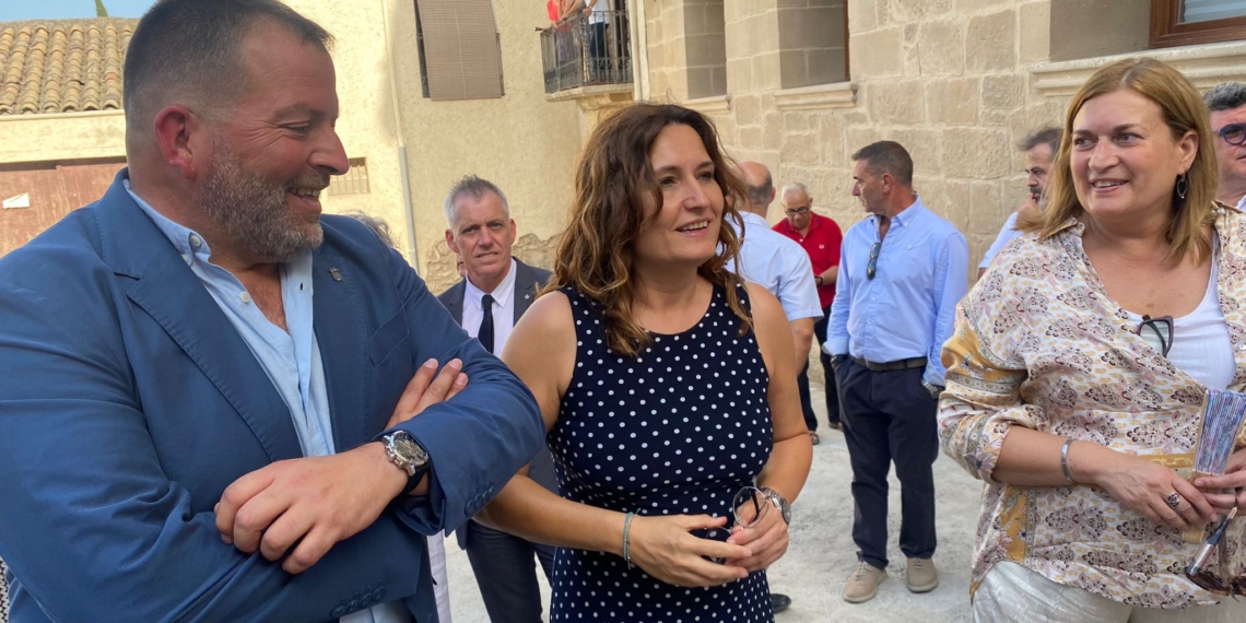 La vicepresidenta Vilagrà inaugura la remodelació del carrer Portell i la nova Oficina de Turisme a Tivissa