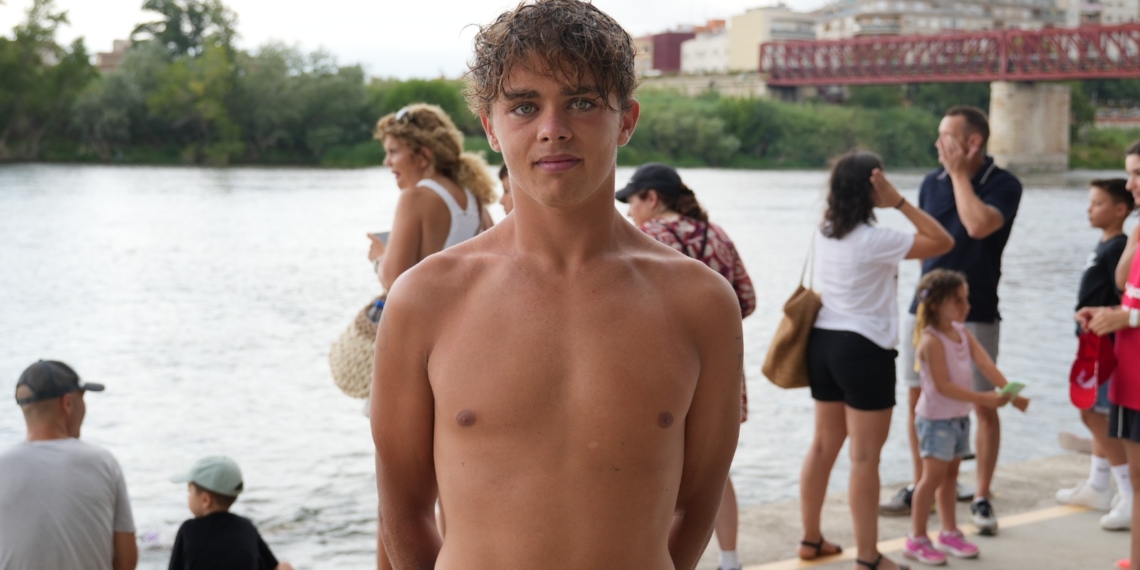 Èric Casals, i Alba Maestro guanyen la prova llarga de la 22ª Baixada del Renaixement nedant pel riu Ebre