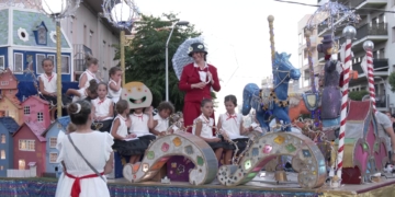 Desfilada de carrosses a les festes majors de la Ràpita