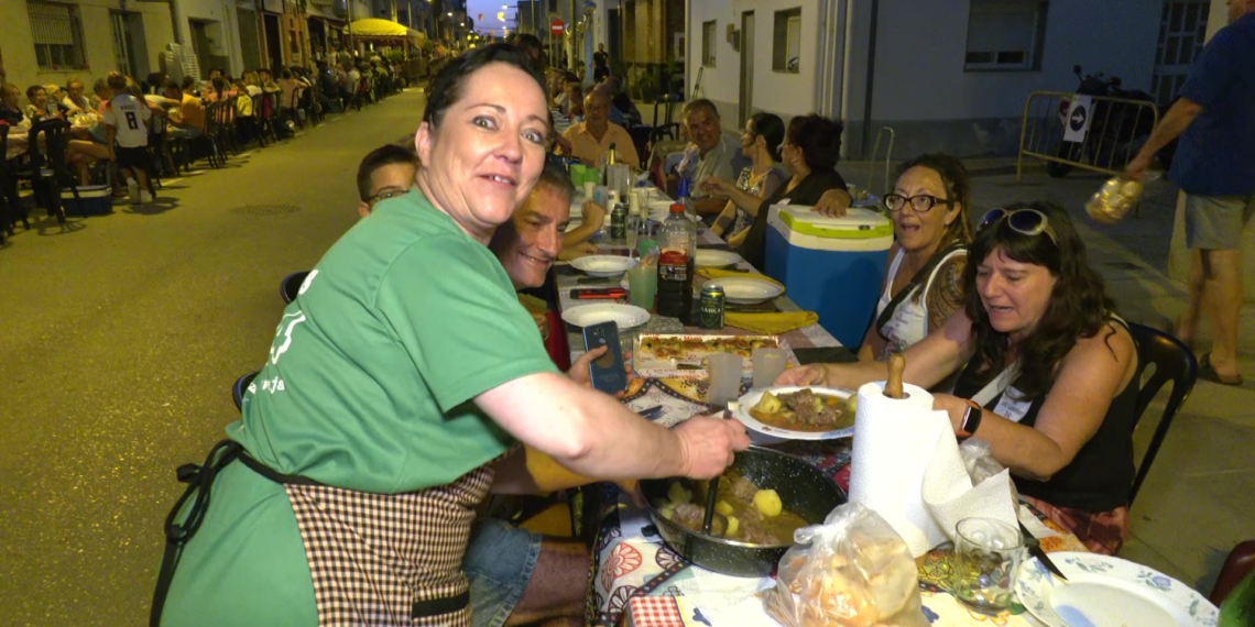 Sopar al carrer a les Festes Majors de Sant Jaume d’Enveja 2024