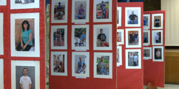 Una exposició mostra el pas del temps en una cinquantena de veïns i veïnes del Pinell de Brai