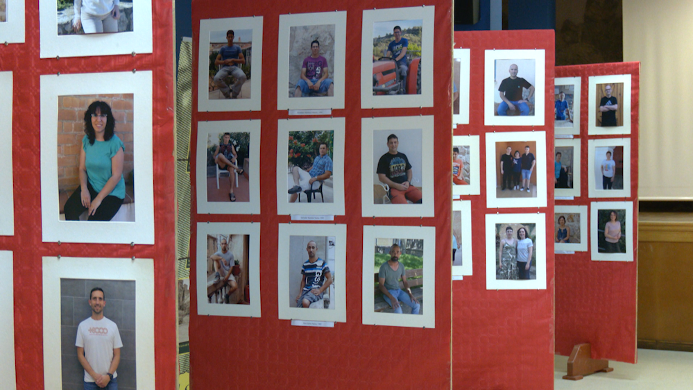 Una exposició mostra el pas del temps en una cinquantena de veïns i veïnes del Pinell de Brai