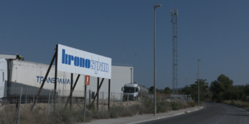 Kronospan instal·la una antena per millorar la cobertura mòbil a 20 quilòmetres de la planta