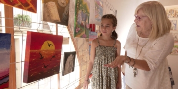 L’artista gandesana Àngels Cid defensa que mai és tard per iniciar-se al món de la pintura