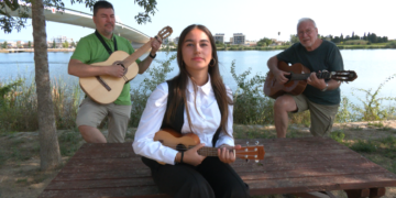 Yary Fabra, la jove cantadora de rondalles de Sant Jaume d’Enveja