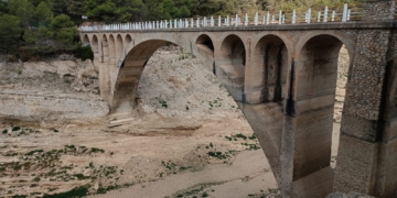 Taules cancel·lades a última hora: les conseqüències de la sequera al turisme del pantà d’Ulldecona