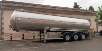 Camió cisterna a la Palma d’Ebre, al límit pels efectes de la sequera 