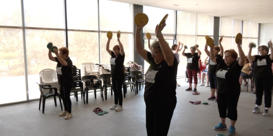 Veïnes de Camarles entrenen la força per la Setmana Europea de l’Esport