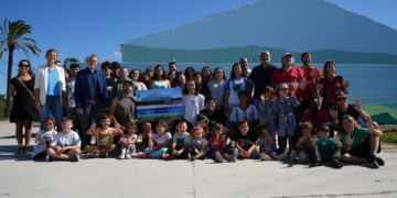 Alumnes d’ESARDI plasmen la fragilitat del Delta en mural a la comunitat de regants del Poble Nou