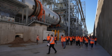 Kronospan obre les seves portes al veïnat de Tortosa per mostrar la seva activitat