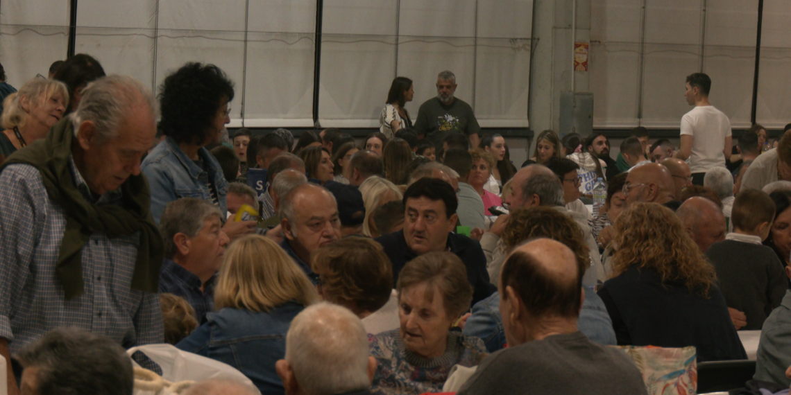 Més de 700 persones acomiaden les festes de Sant Miquel de Tivenys amb el tradicional sopar de germanor
