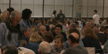 Més de 700 persones acomiaden les festes de Sant Miquel de Tivenys amb el tradicional sopar de germanor