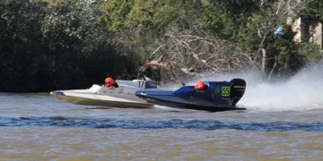 Riba-roja vibra amb la celebració de dues proves de motonàutica
