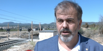 Adif inicia les obres per retirar un dels passos a nivell de Móra la Nova