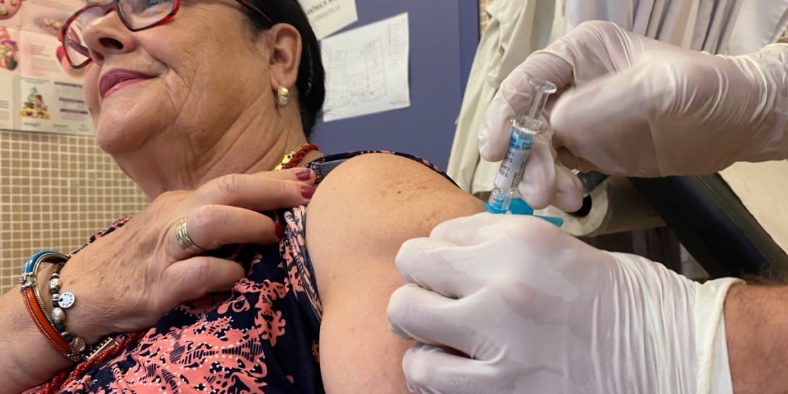 Comença la vacunació contra la grip i la covid-19 a les Terres de l’Ebre