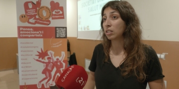 Els professionals recomanen acompanyar els joves amb l’ús de les pantalles per evitar addiccions