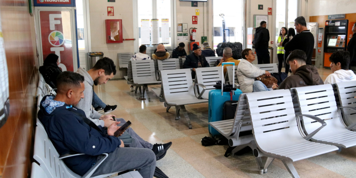 Caos, manca d’informació i desesperació: Balanç dels usuaris de Renfe rere el primer mes del tall ferroviari