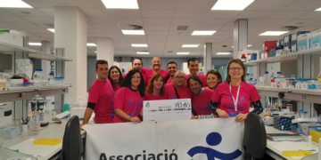 Jesús es Mou entrega més de 20.000 euros a l’hospital Sant Joan de Déu per la lluita contra el càncer infantil