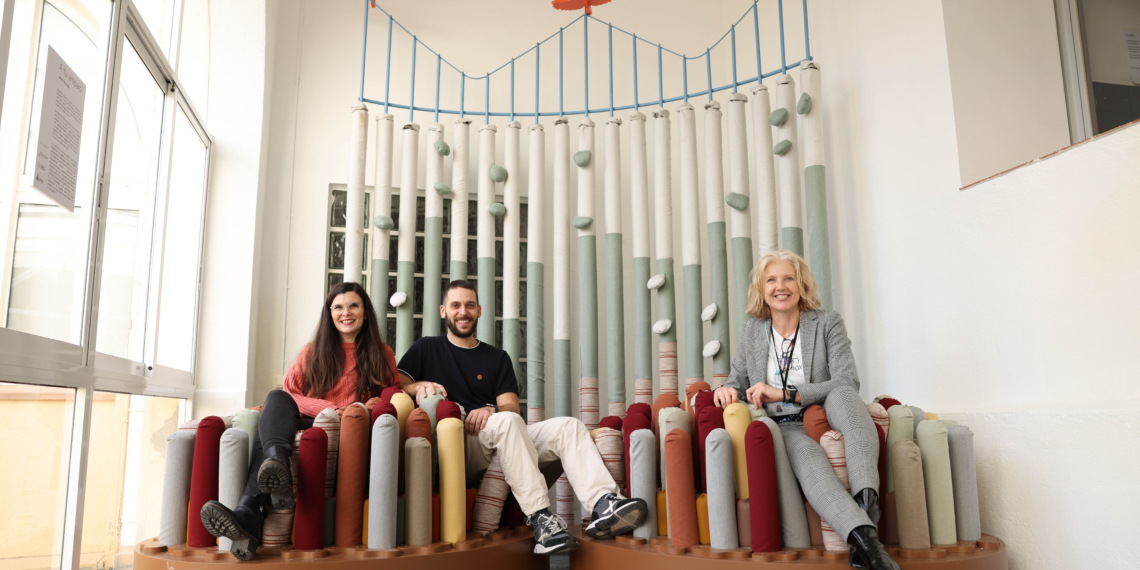 DeltaChamber i A Cel Obert cedeixen una instal·lació efímera a l’Hospital Santa Creu de Jesús