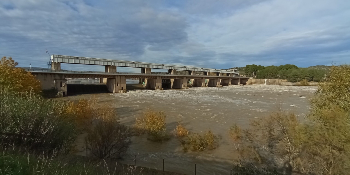 La CHE fa desembassaments controlats a Mequinensa, Riba-roja d’Ebre i Flix alliberant aigua i sediments 