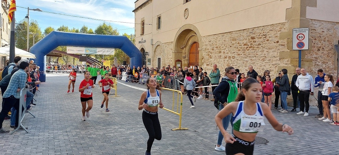 Els esportistes de les categories inferiors grans protagonistes de la XV Milla Urbana de Jesús