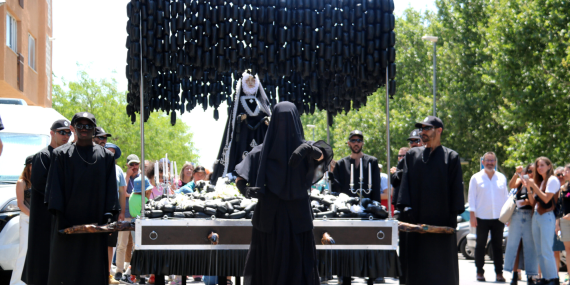 El creador de la processó de la Santa Baldana continua l’acció artística impulsant una ‘Congregació’ a la xarxa