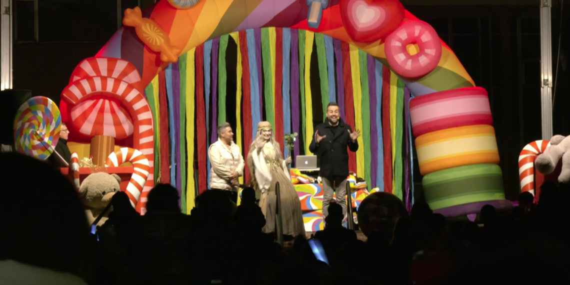 La Fada Estrella de Deltebre encén més de 400 llums que portaran el Nadal al municipi