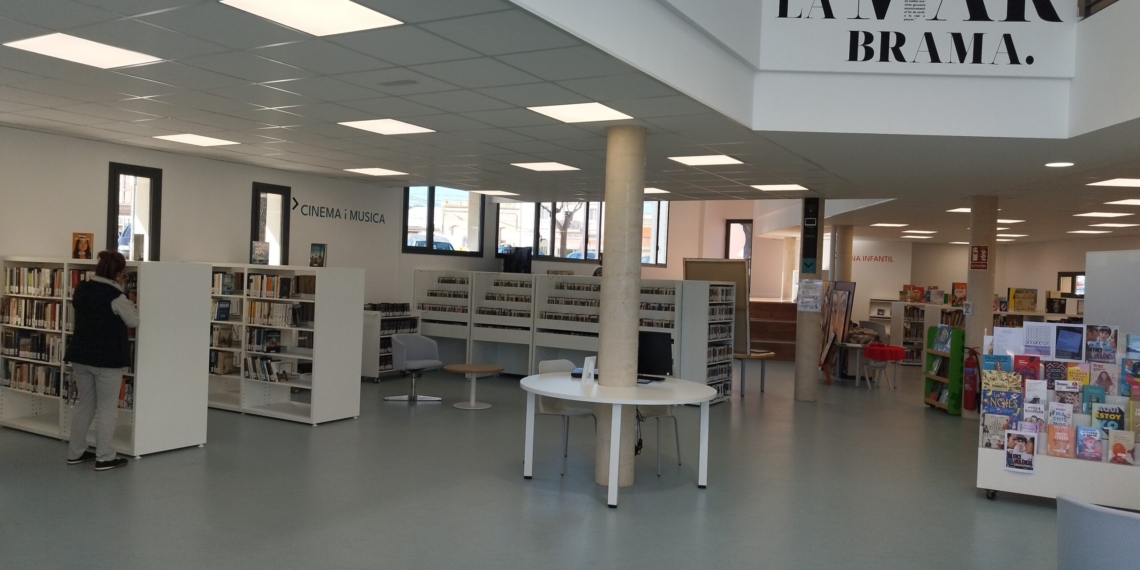 Gran afluència d’usuaris durant les primeres setmanes de la nova biblioteca de l’Ametlla de Mar