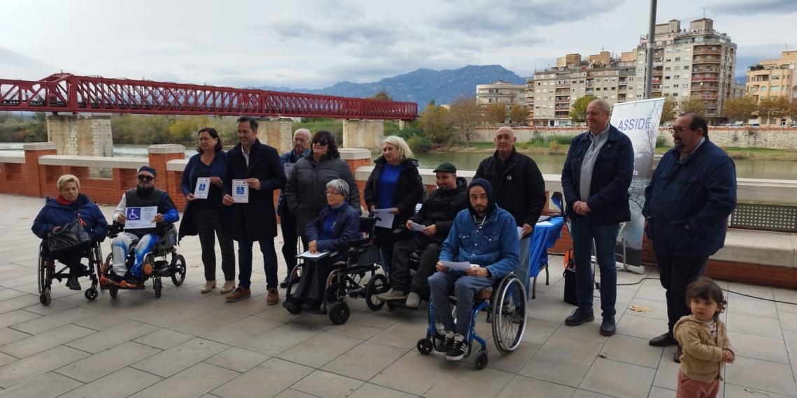 ASSIDE reclama respecte als aparcaments reservats per a persones amb mobilitat reduïda