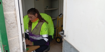 La treballadora de la deixalleria de Flix diu prou: ‘Treballo sense llum ni aigua’