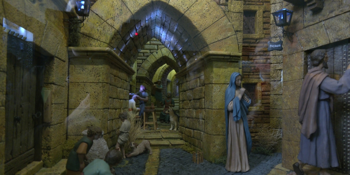 El detall i la recreació d’escenes del naixement, a l’exposició de Diorames de Tortosa