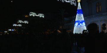 L’encesa de llums dona el tret de sortida a una extensa programació nadalenca a la Ràpita