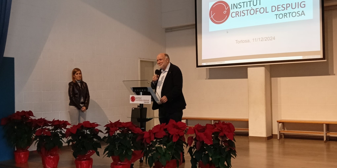 Emoció i sorpresa en l’homenatge de l’Institut Cristòfol Despuig a Joan Sabaté per la seva jubilació