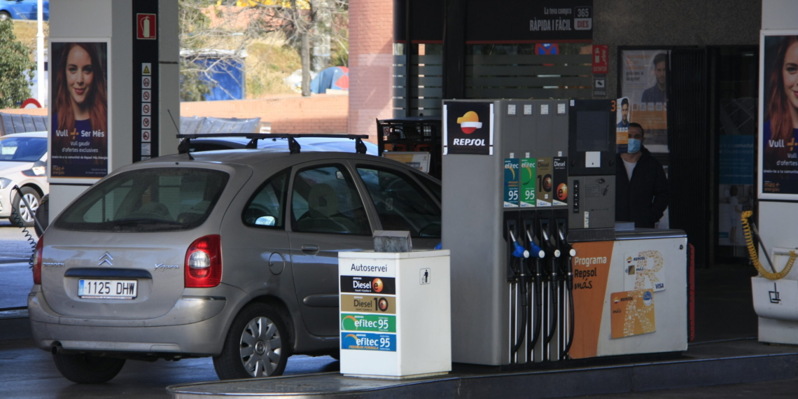 La inflació repunta quatre dècimes per l’augment del preu dels carburants