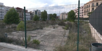 Roigé denuncia el retard en la posada en funcionament del segon aparcament de Renfe