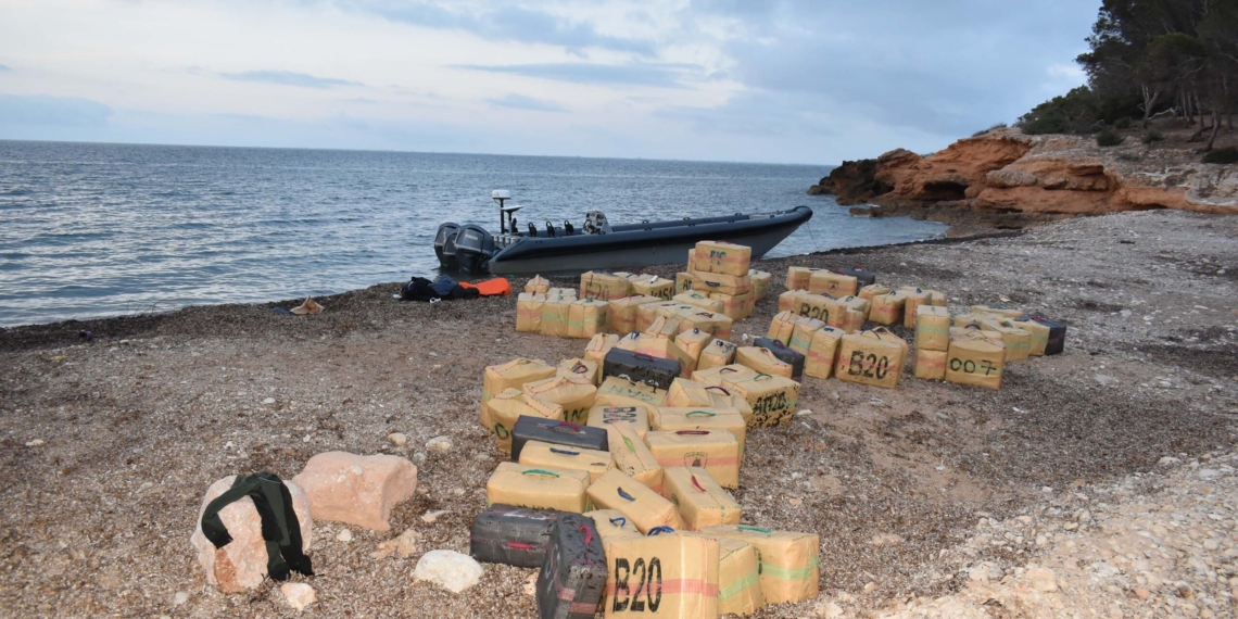 Desarticulat un grup implicat en el desembarcament de 4 tones d’haixix a l’Ametlla de Mar el maig del 2024