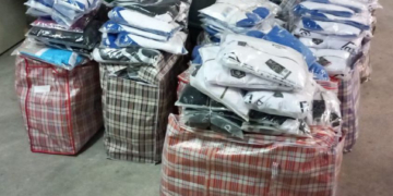 Detingut a Tortosa per transportar 758 xandalls falsificats valorats en 30.000 euros