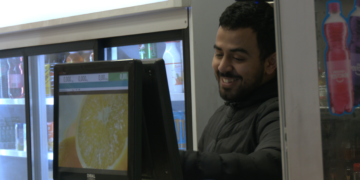 La fruiteria de Tortosa recupera la normalitat dies després que un home hi calés foc