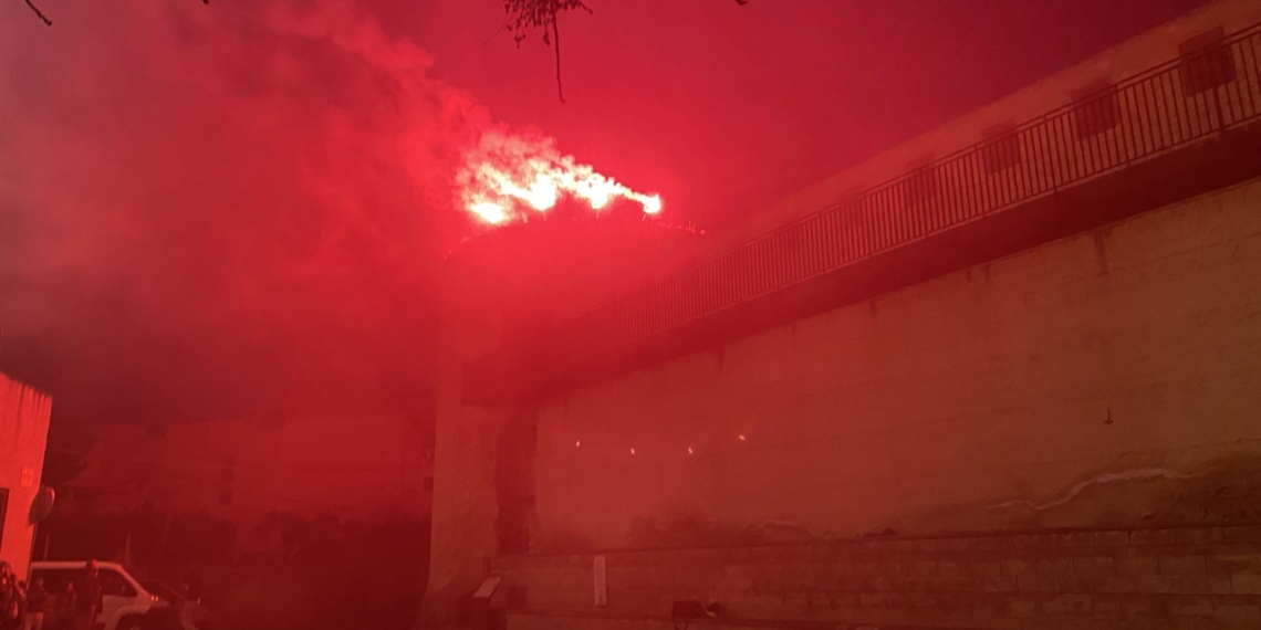 Les torres de les Terres de l’Ebre s’encenen per les víctimes del Mediterrani 