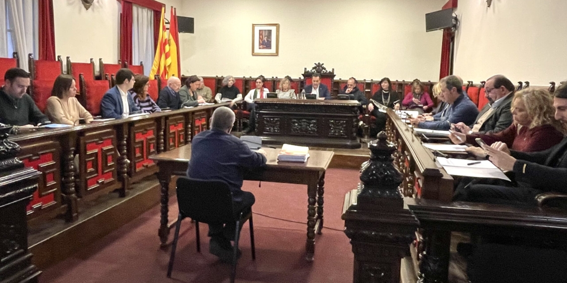 Tortosa aprova personar-se com a acusació particular en el cas de l’incendi en una fruiteria al nucli antic