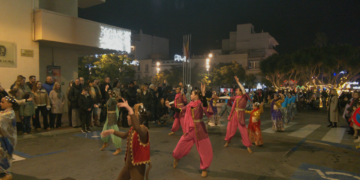 Gran participació en la cavalcada dels Reis Mags a la Ràpita, cridats amb una rua de pots