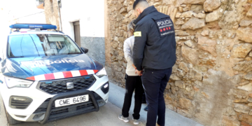 Detinguda una cuidadora per robar 5.000 euros a una parella de gent gran de Tivissa