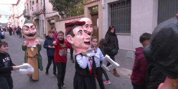 Cercavila de gegants, capgrossos, la cuca i tronada de les Festes de Sant Antoni del Perelló