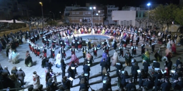 Centenars de balladors surten al carrer per Sant Antoni a Alcanar 
