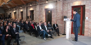 El Govern vol mobilitzar 1.400 milions perquè un 40% dels vehicles siguin electrificats el 2030